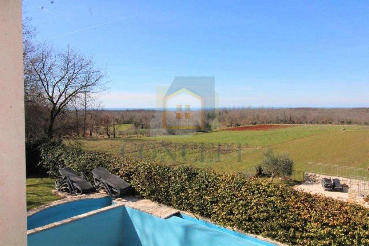 Poreč, dintorni, Incantevole villa in pietra con piscina e vista mare, a 15 km dal mare