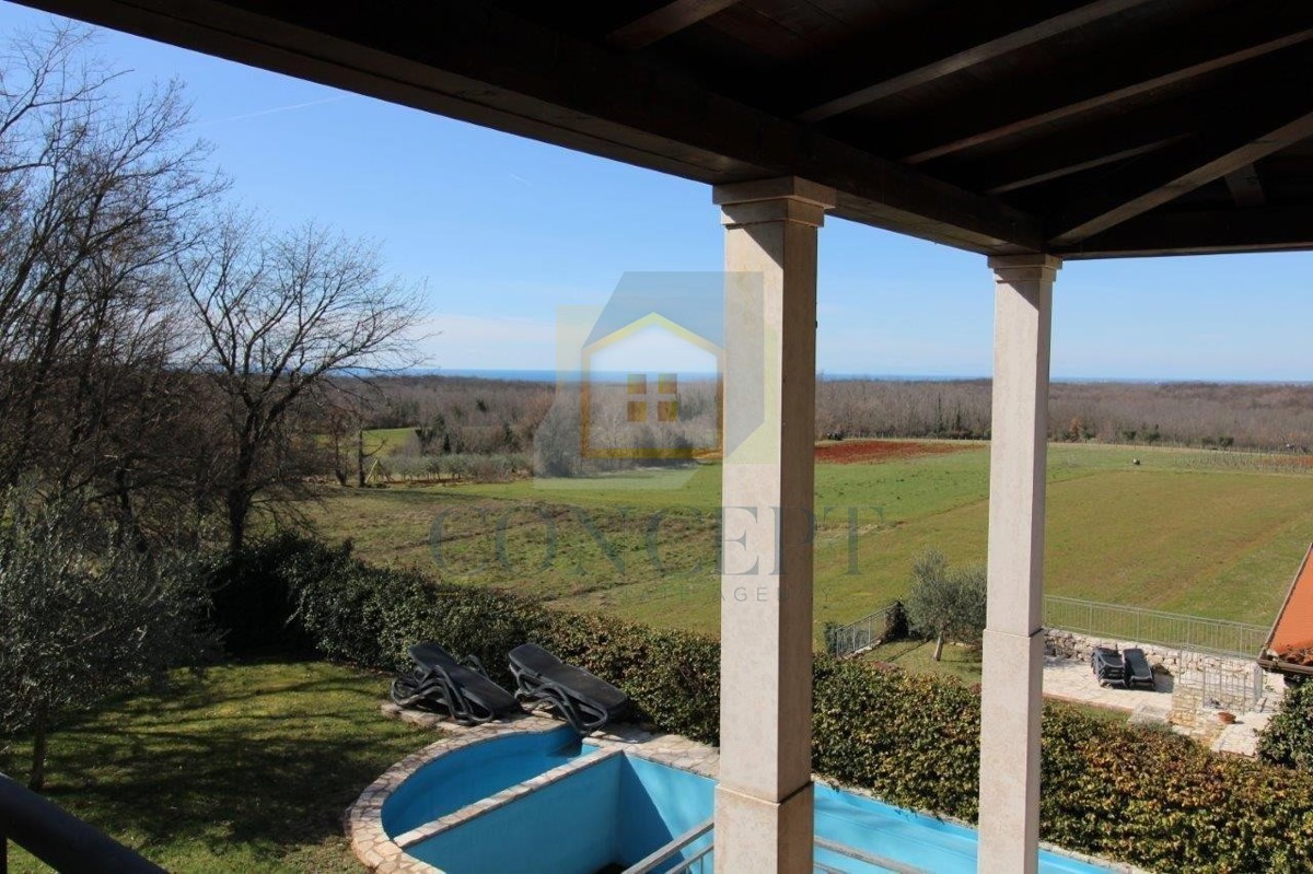 Poreč, dintorni, Incantevole villa in pietra con piscina e vista mare, a 15 km dal mare
