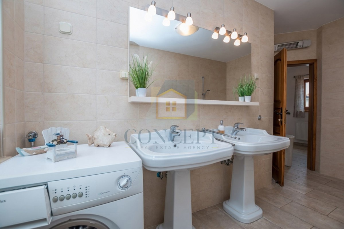 Poreč, dintorni, Splendida casa in pietra con grande giardino e piscina, a 12 km dal mare