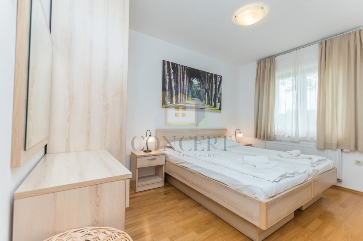 Poreč, dintorni, Splendida casa in pietra con grande giardino e piscina, a 12 km dal mare