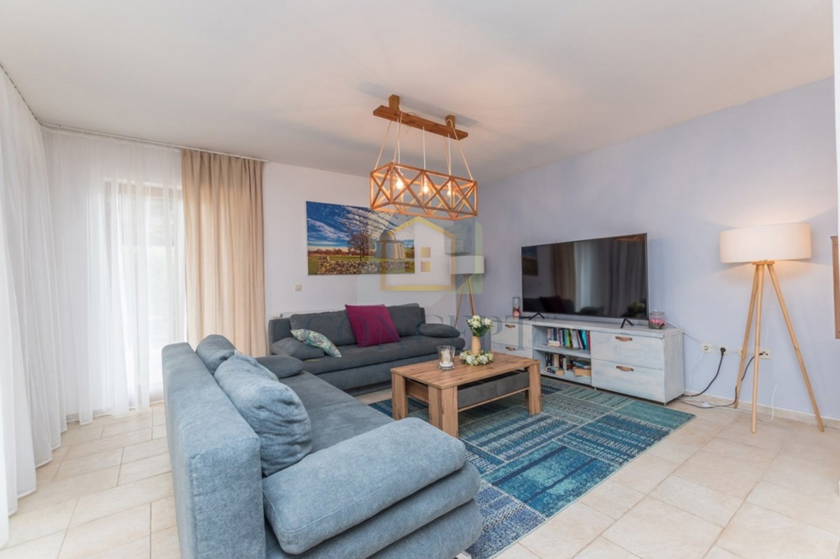 Poreč, dintorni, Splendida casa in pietra con grande giardino e piscina, a 12 km dal mare