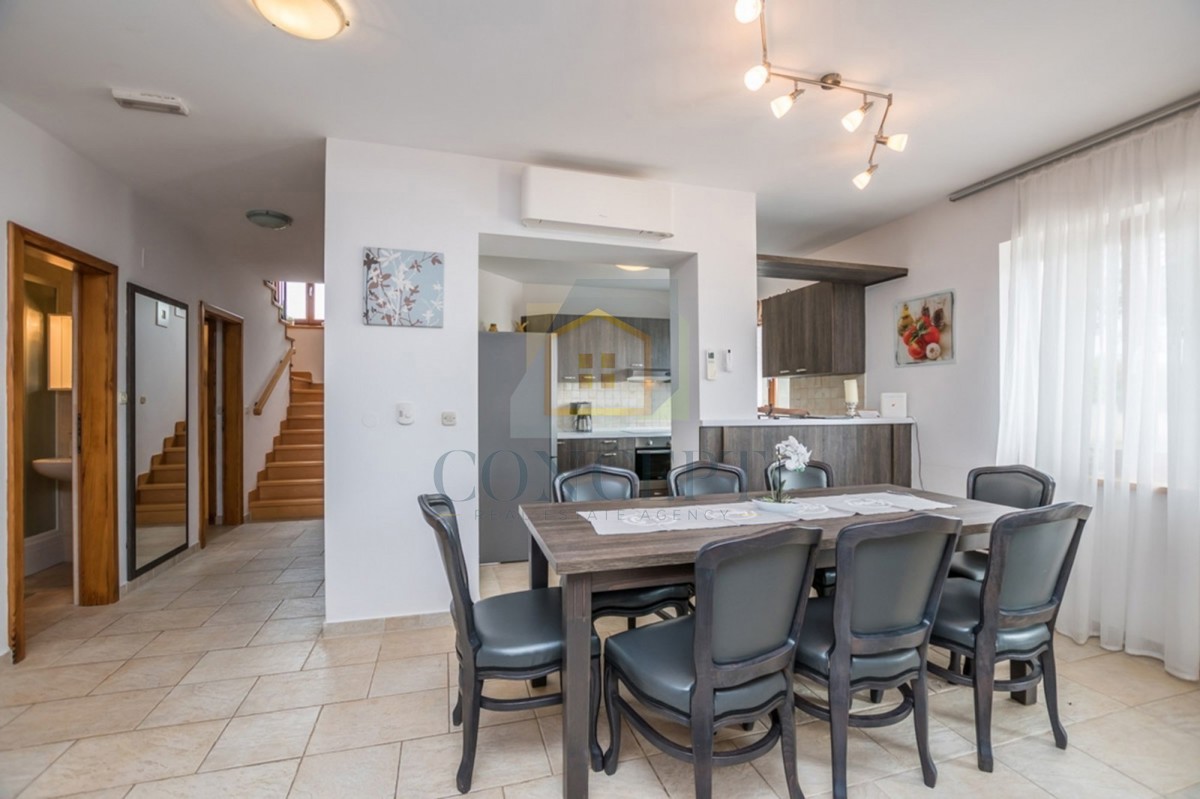 Poreč, dintorni, Splendida casa in pietra con grande giardino e piscina, a 12 km dal mare