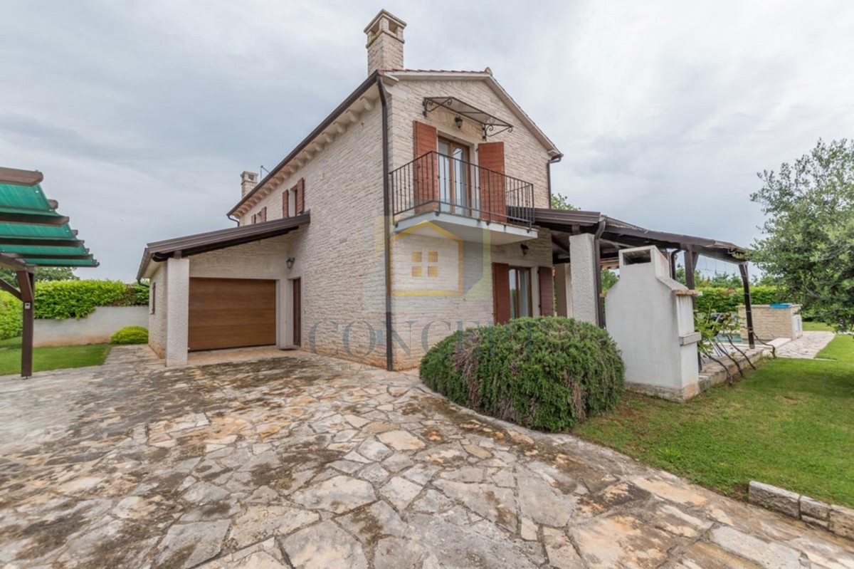 Poreč, dintorni, Splendida casa in pietra con grande giardino e piscina, a 12 km dal mare