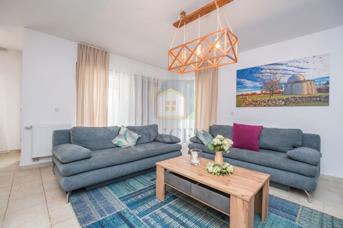 Poreč, dintorni, Splendida casa in pietra con grande giardino e piscina, a 12 km dal mare