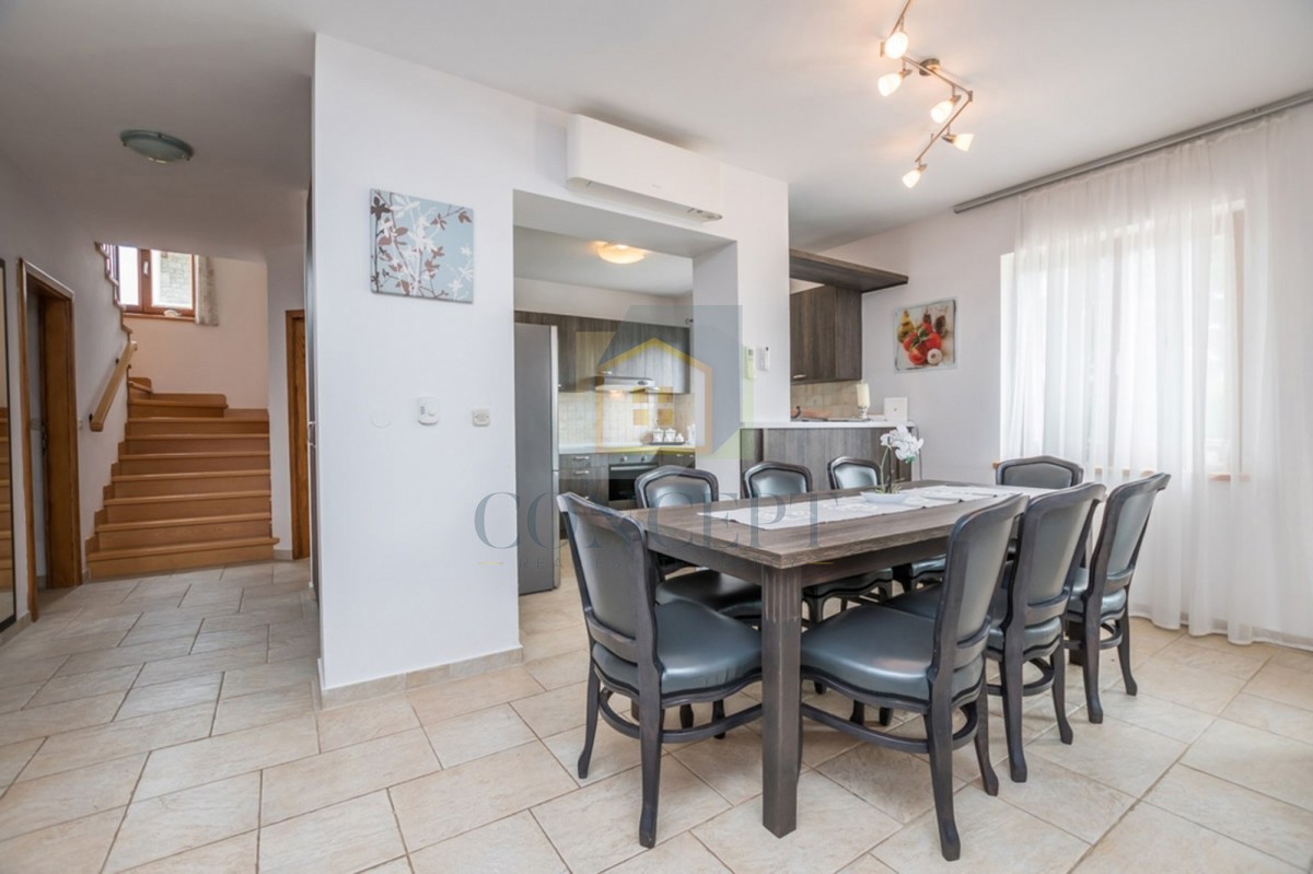 Poreč, dintorni, Splendida casa in pietra con grande giardino e piscina, a 12 km dal mare