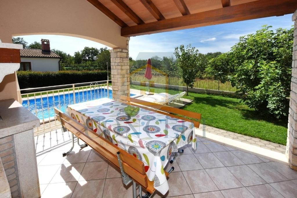 Poreč, dintorni, Casa indipendente con piscina in posizione tranquilla, a 19 km dal mare