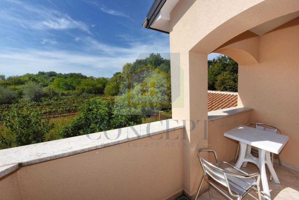 Poreč, dintorni, Casa indipendente con piscina in posizione tranquilla, a 19 km dal mare