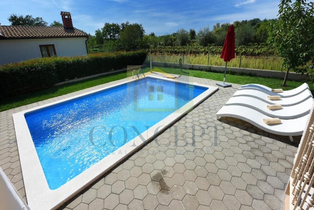 Poreč, dintorni, Casa indipendente con piscina in posizione tranquilla, a 19 km dal mare