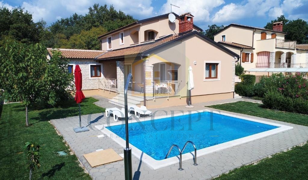 Poreč, dintorni, Casa indipendente con piscina in posizione tranquilla, a 19 km dal mare