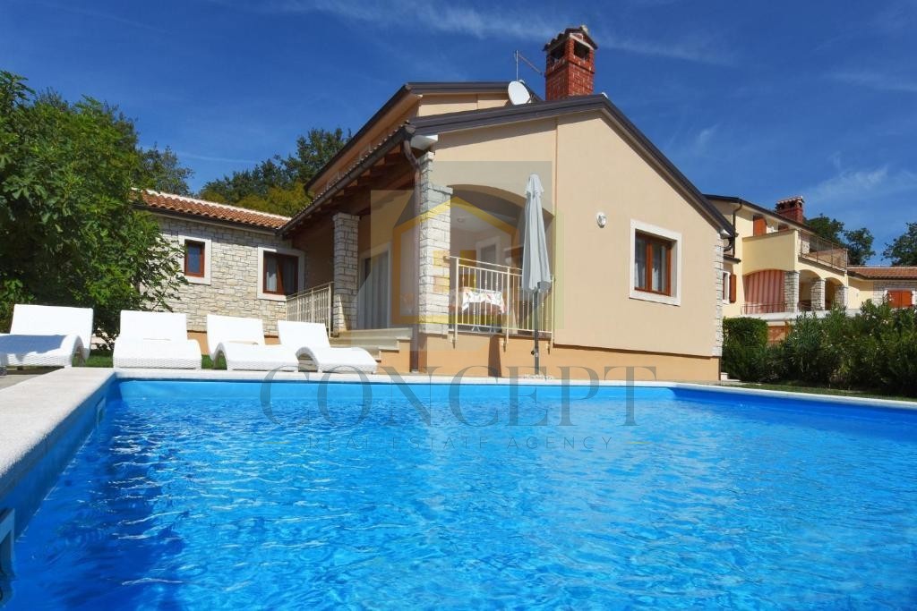 Poreč, dintorni, Casa indipendente con piscina in posizione tranquilla, a 19 km dal mare