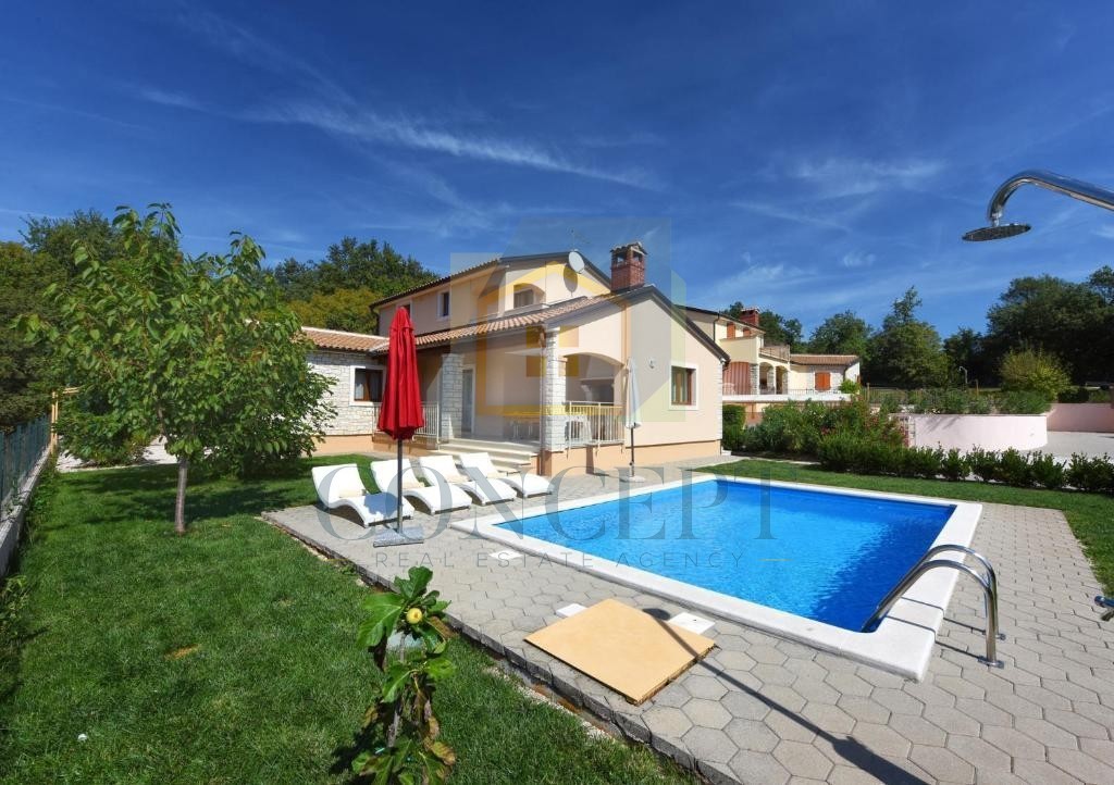 Poreč, dintorni, Casa indipendente con piscina in posizione tranquilla, a 19 km dal mare