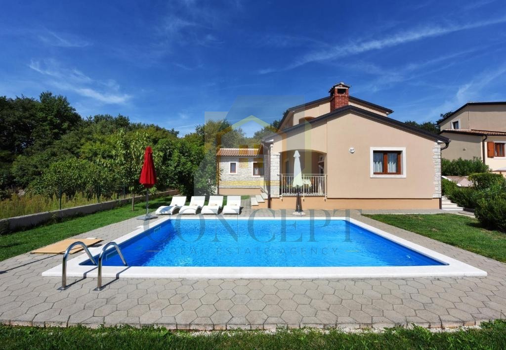 Poreč, dintorni, Casa indipendente con piscina in posizione tranquilla, a 19 km dal mare