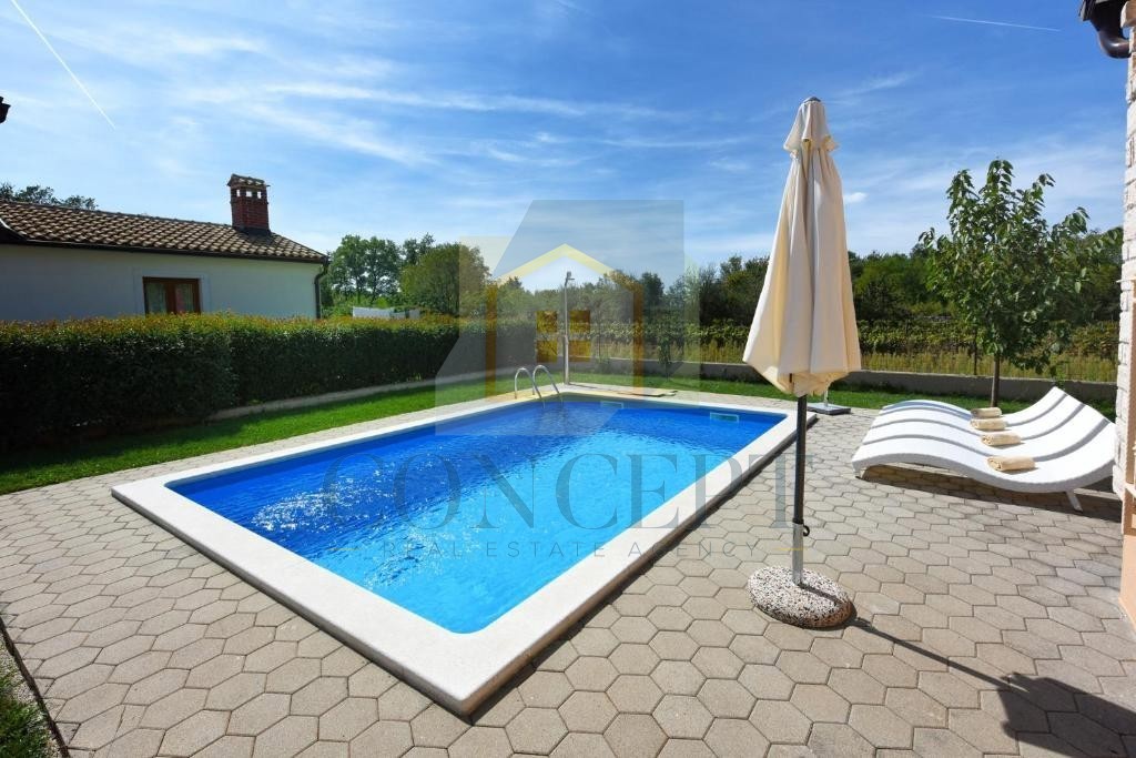 Poreč, dintorni, Casa indipendente con piscina in posizione tranquilla, a 19 km dal mare