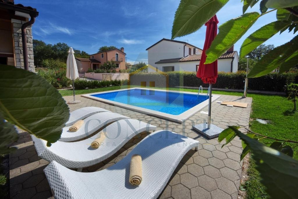 Poreč, dintorni, Casa indipendente con piscina in posizione tranquilla, a 19 km dal mare