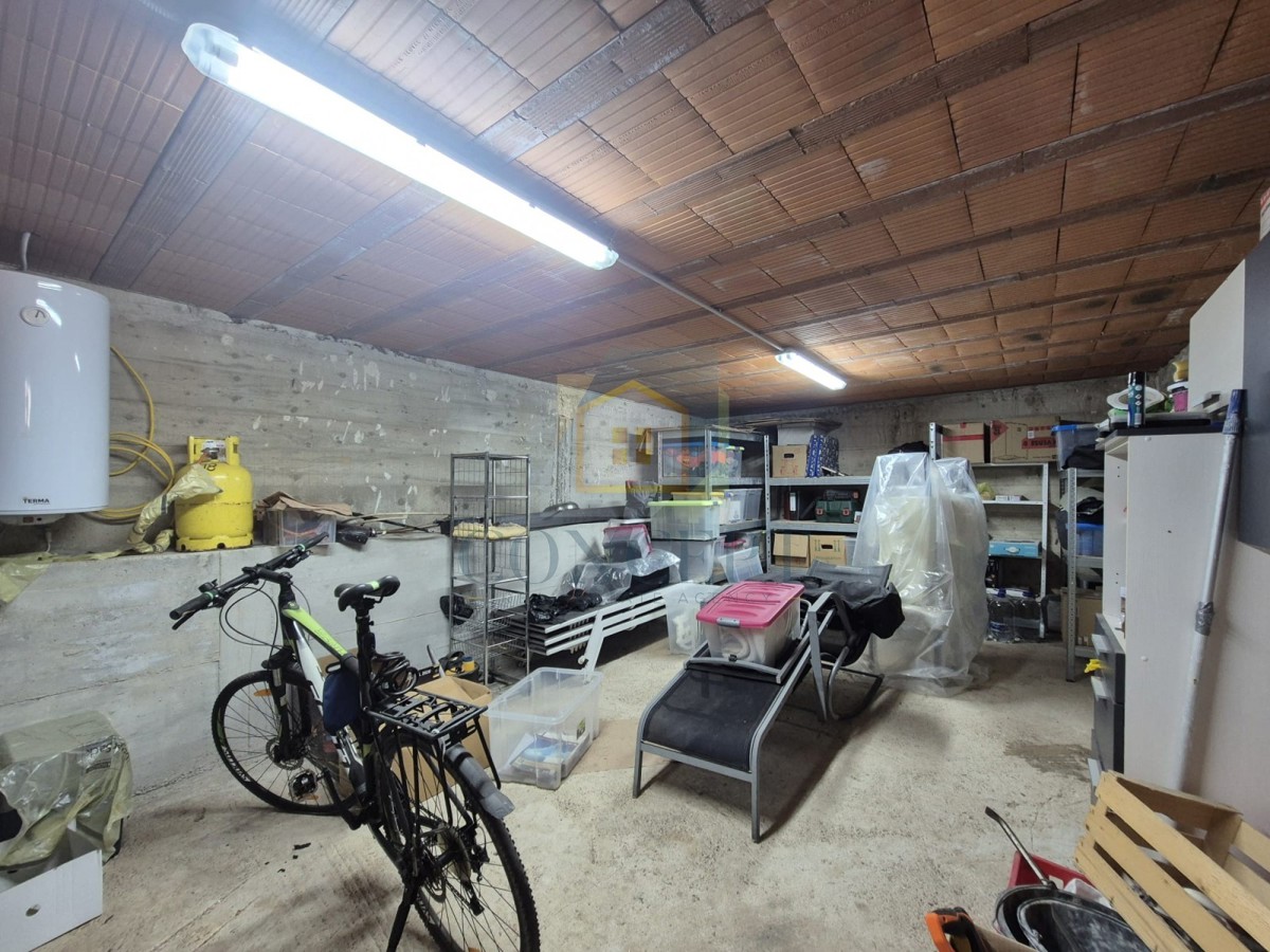 Poreč, Sv. Lovreč, dintorni, casa con piscina e garage, 24 km dal mare