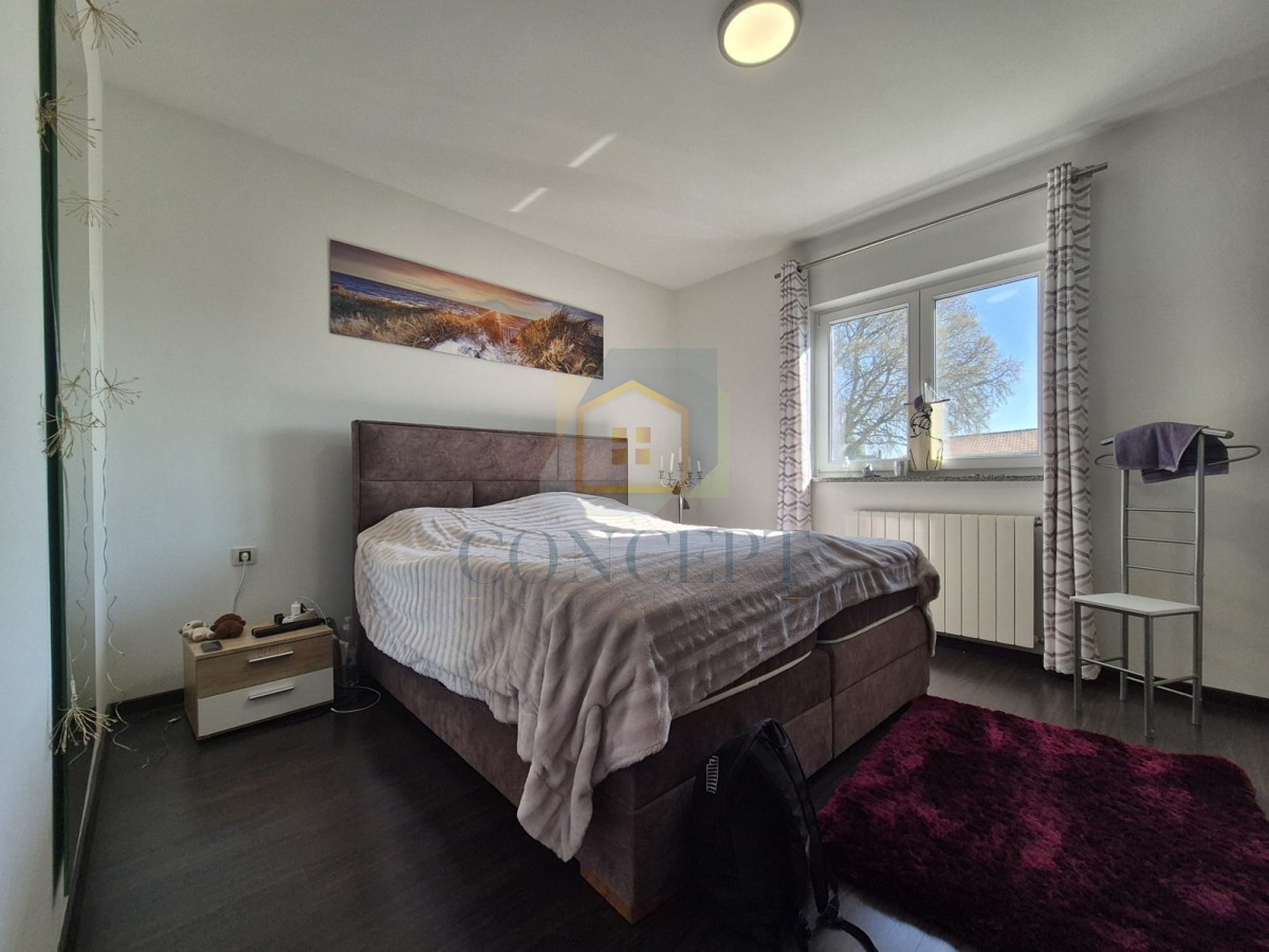 Poreč, Sv. Lovreč, dintorni, casa con piscina e garage, 24 km dal mare