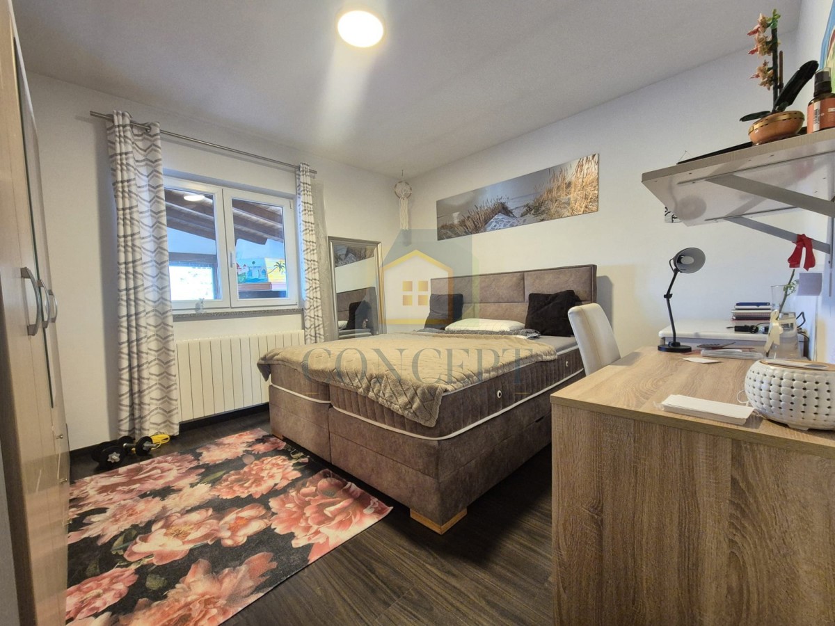 Poreč, Sv. Lovreč, dintorni, casa con piscina e garage, 24 km dal mare