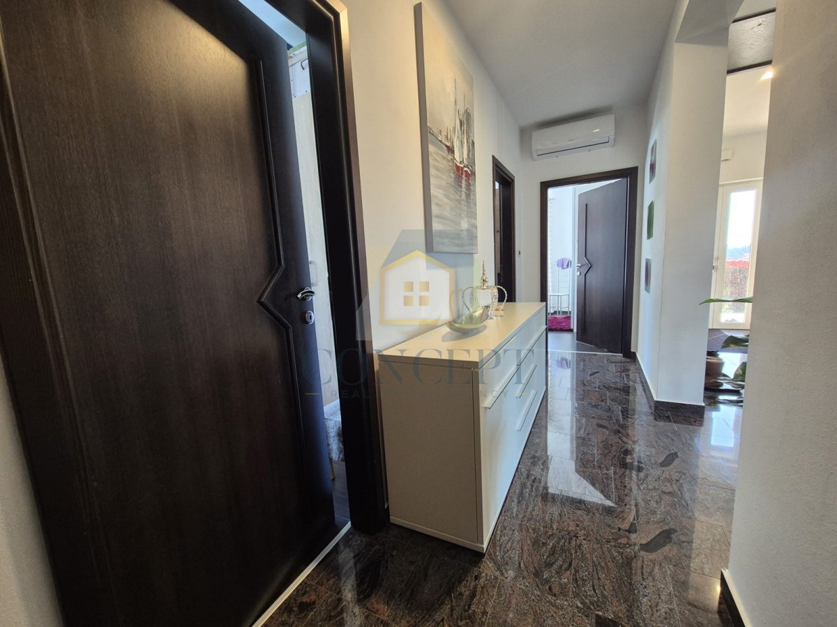 Poreč, Sv. Lovreč, dintorni, casa con piscina e garage, 24 km dal mare