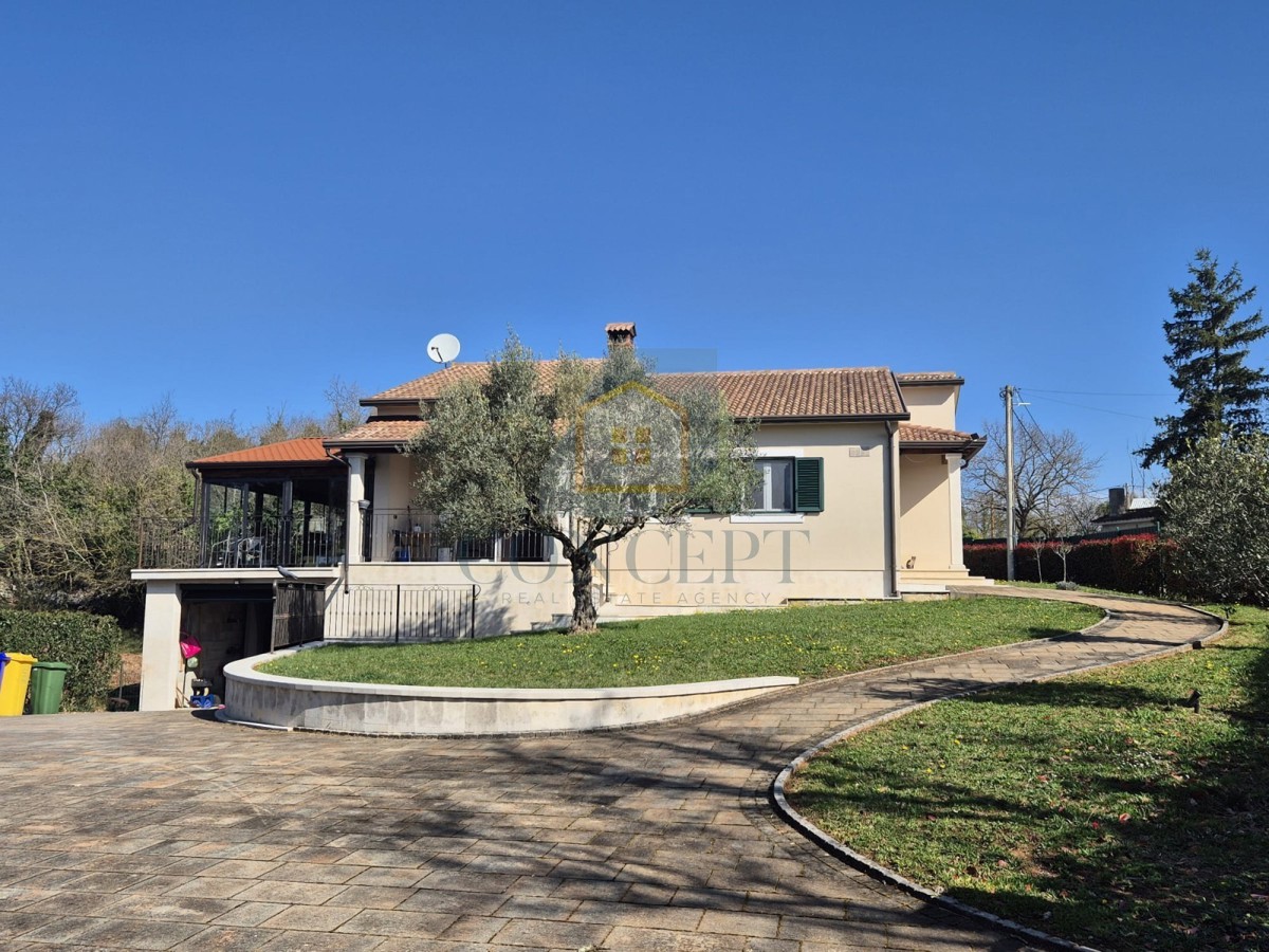 Poreč, Sv. Lovreč, dintorni, casa con piscina e garage, 24 km dal mare