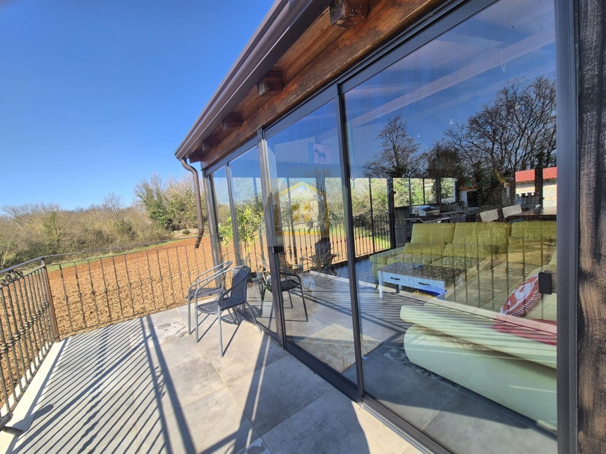 Poreč, Sv. Lovreč, dintorni, casa con piscina e garage, 24 km dal mare