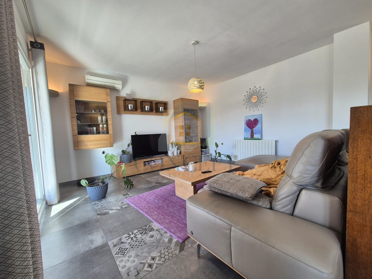 Poreč, Sv. Lovreč, dintorni, casa con piscina e garage, 24 km dal mare