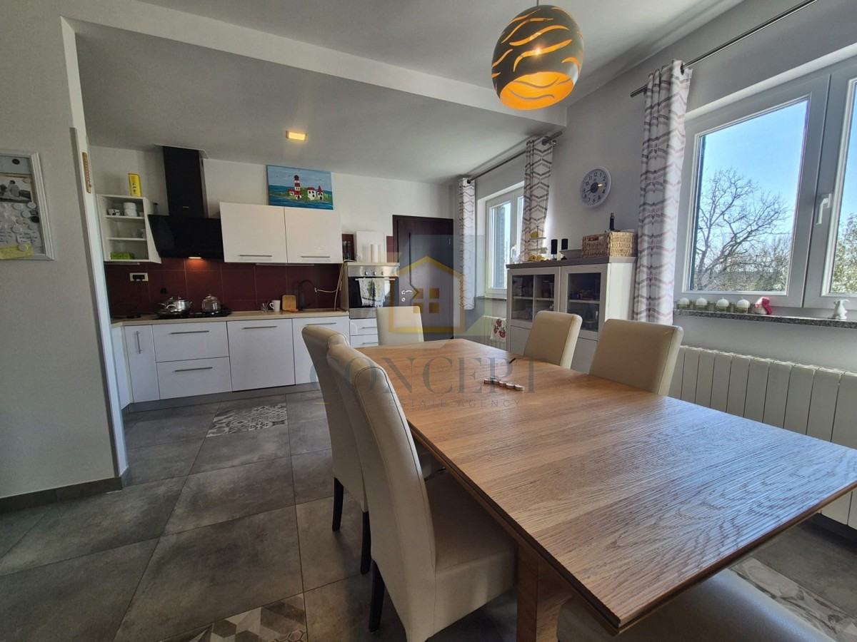 Poreč, Sv. Lovreč, dintorni, casa con piscina e garage, 24 km dal mare