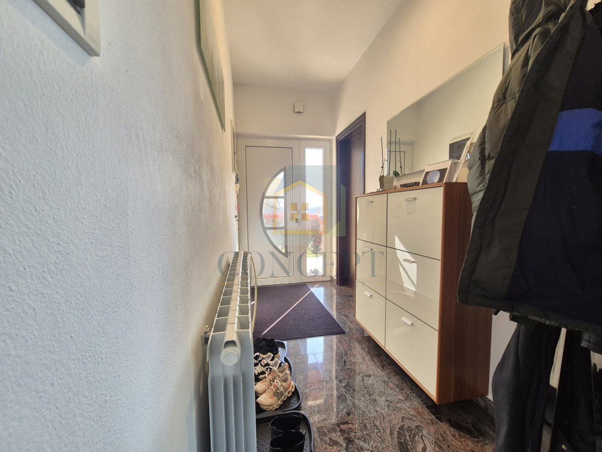 Poreč, Sv. Lovreč, dintorni, casa con piscina e garage, 24 km dal mare