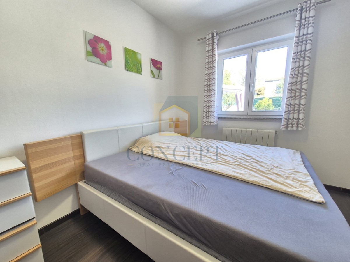 Poreč, Sv. Lovreč, dintorni, casa con piscina e garage, 24 km dal mare