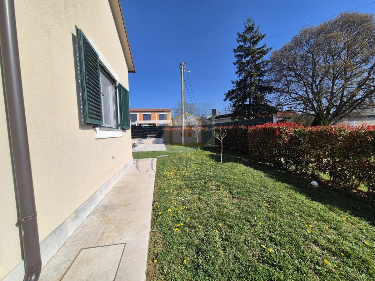 Poreč, Sv. Lovreč, dintorni, casa con piscina e garage, 24 km dal mare