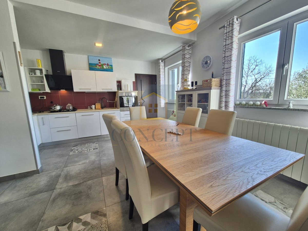 Poreč, Sv. Lovreč, dintorni, casa con piscina e garage, 24 km dal mare