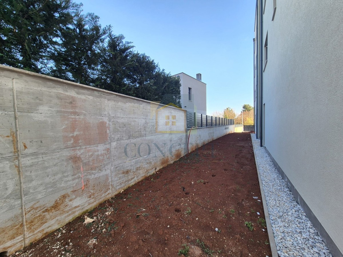 Poreč, dintorni, Appartamento al piano terra con due camere da letto e giardino, 1500 m dal mare