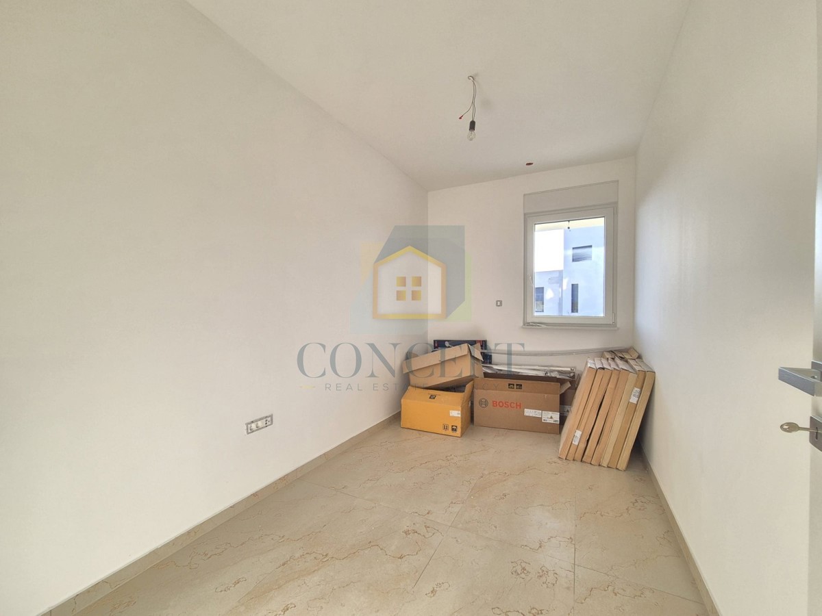 Poreč, dintorni, Appartamento al piano terra con due camere da letto e giardino, 1500 m dal mare