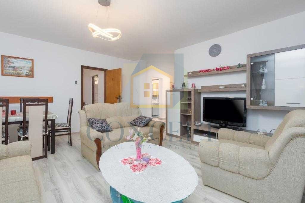 Poreč, dintorni, Appartamento suddiviso in due unità abitative, 8 km dal mare