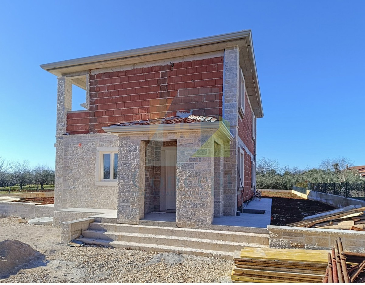 Poreč, dintorni, Splendida casa in pietra in una posizione idilliaca