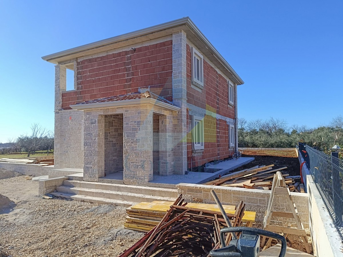 Poreč, dintorni, Splendida casa in pietra in una posizione idilliaca