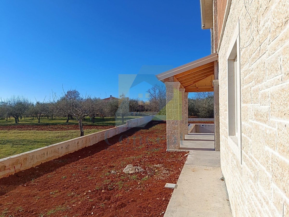 Poreč, dintorni, Splendida casa in pietra in una posizione idilliaca