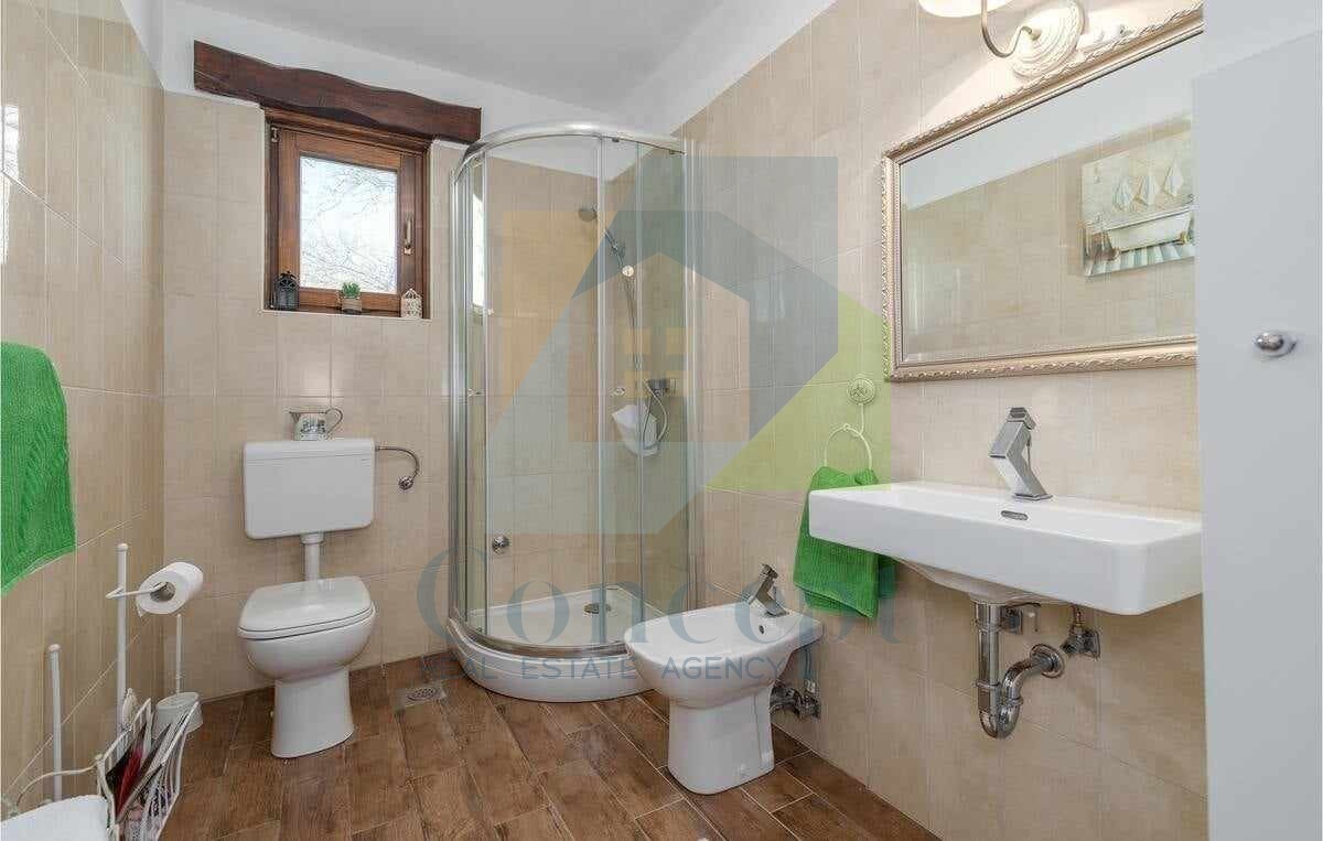 Poreč, dintorni, Casa con piscina in una splendida posizione, 17 km dal mare