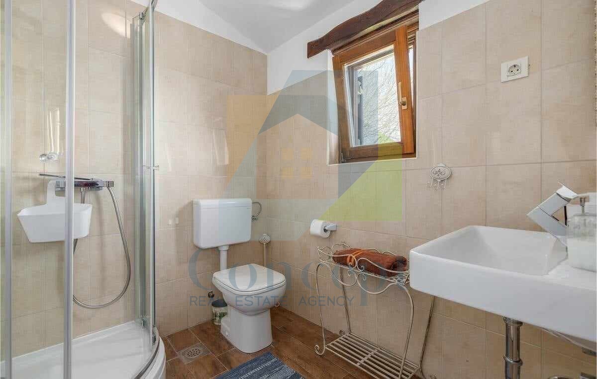 Poreč, dintorni, Casa con piscina in una splendida posizione, 17 km dal mare