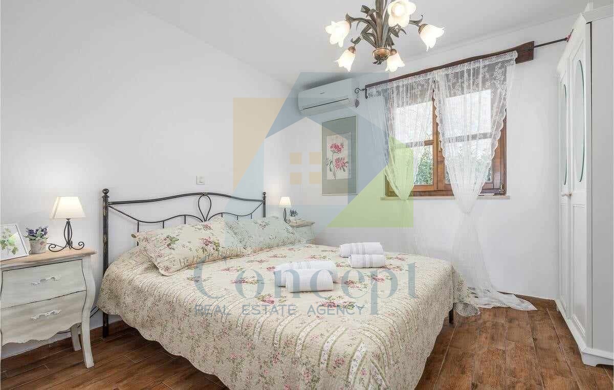 Poreč, dintorni, Casa con piscina in una splendida posizione, 17 km dal mare