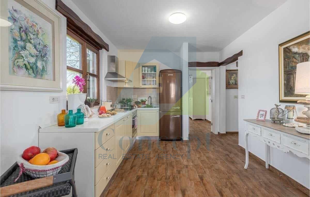 Poreč, dintorni, Casa con piscina in una splendida posizione, 17 km dal mare