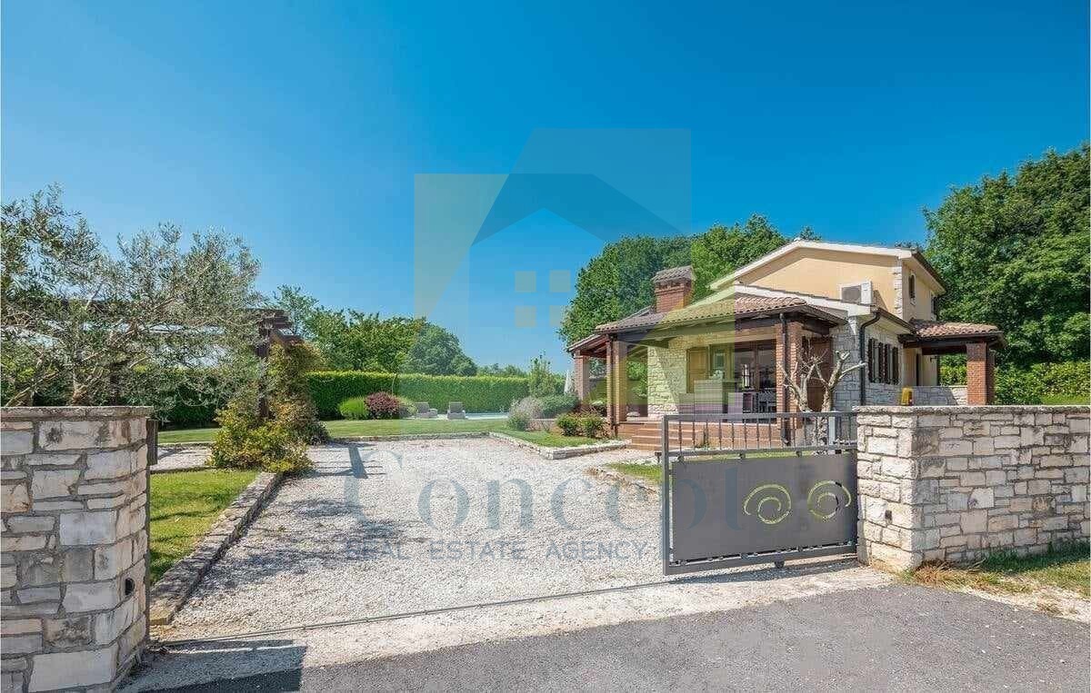 Poreč, dintorni, Casa con piscina in una splendida posizione, 17 km dal mare