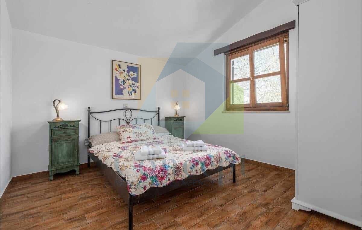 Poreč, dintorni, Casa con piscina in una splendida posizione, 17 km dal mare