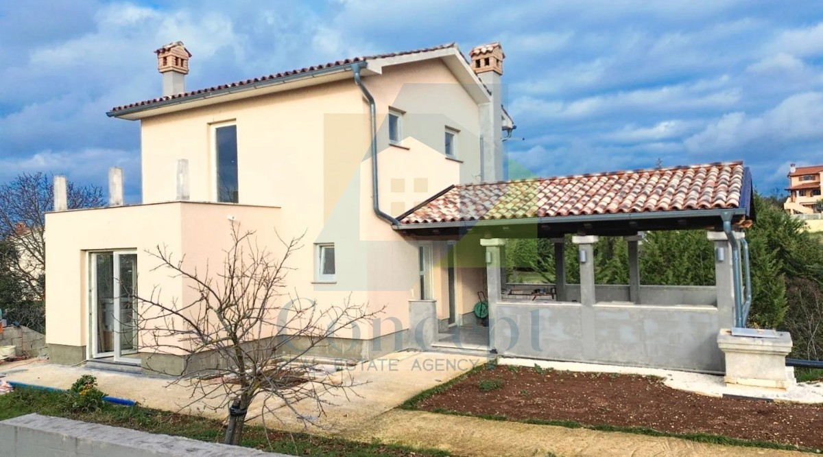 Poreč, dintorni, Casa indipendente con ampio giardino