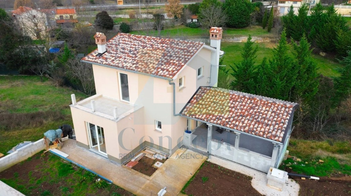 Poreč, dintorni, Casa indipendente con ampio giardino