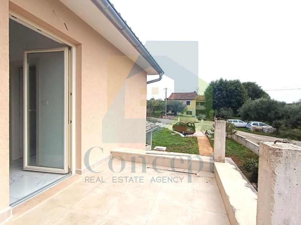 Poreč, dintorni, Casa indipendente con ampio giardino