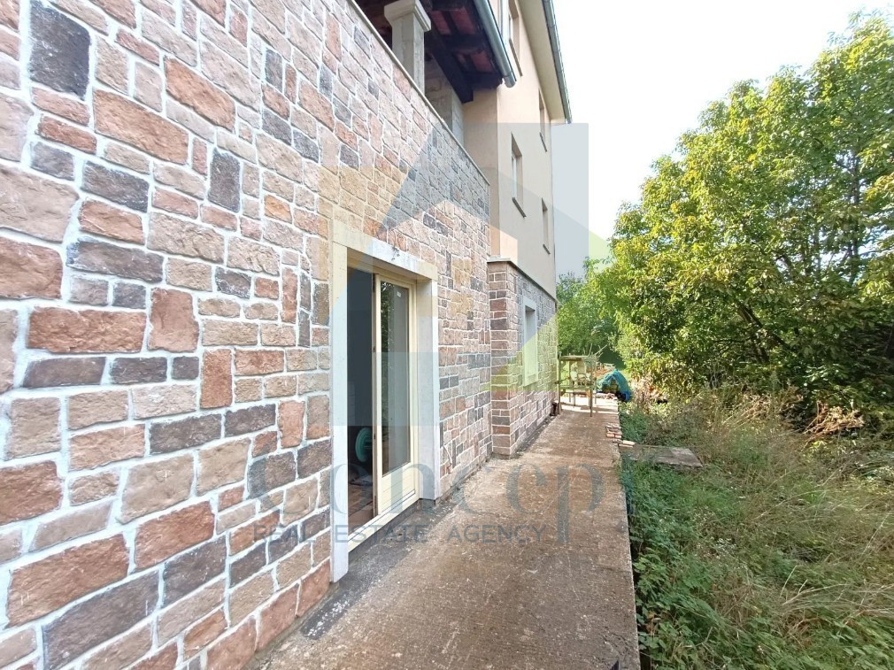 Poreč, dintorni, Casa indipendente con ampio giardino