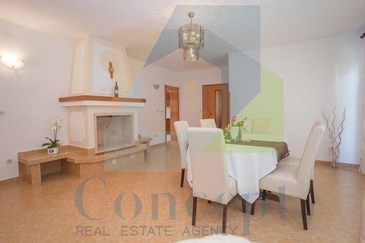 Poreč, Lussuosa posizione, Casa appartamenti a 750 m dal mare