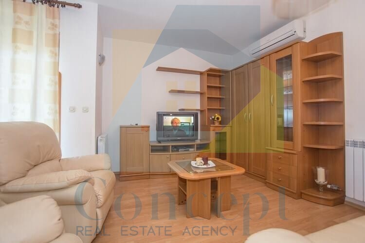 Poreč, Lussuosa posizione, Casa appartamenti a 750 m dal mare