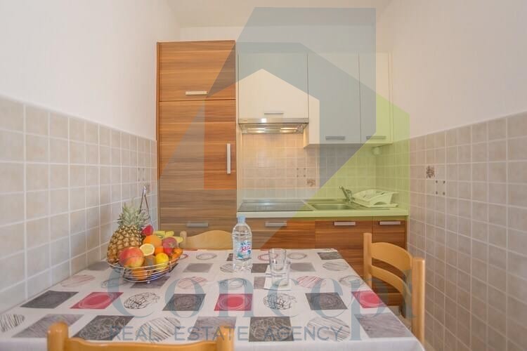 Poreč, Lussuosa posizione, Casa appartamenti a 750 m dal mare