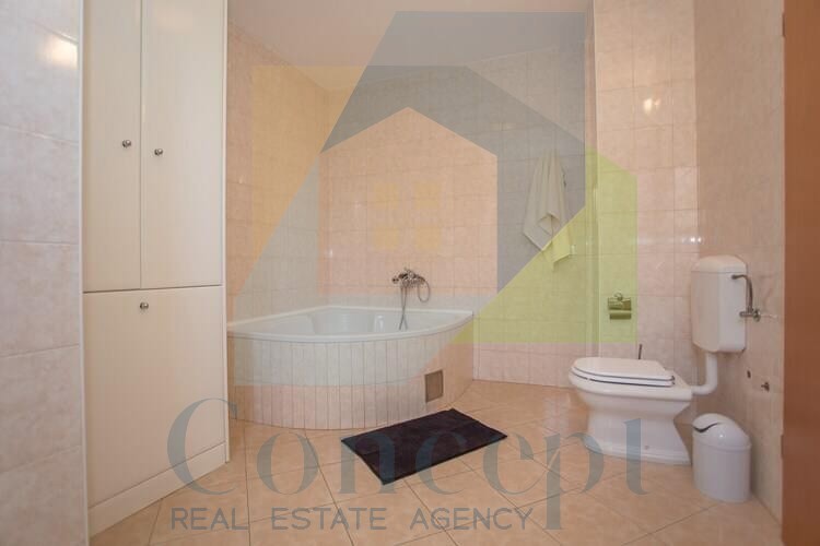 Poreč, Lussuosa posizione, Casa appartamenti a 750 m dal mare